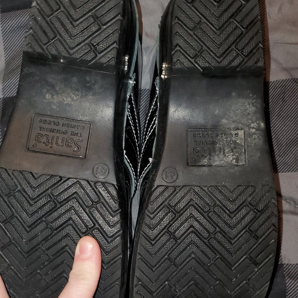 Shoes - Picture 2 of 4